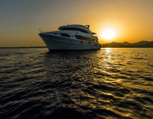 Sharm El Sheikh Romantic Dinner Cruise Tour
