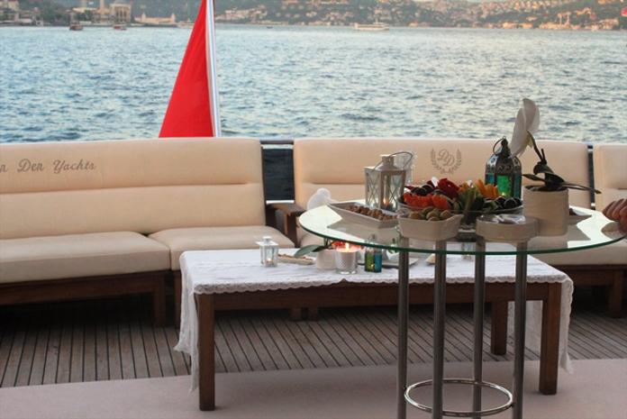 Private Bosphorus Cruise with Luxury Yacht in Istanbul