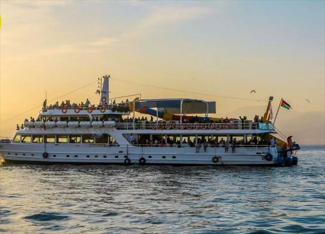 Read Sea Boat Trip with Lunch or Dinner in Aqaba