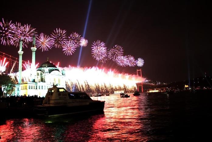 New Year's Eve Dinner Cruise Party in Istanbul