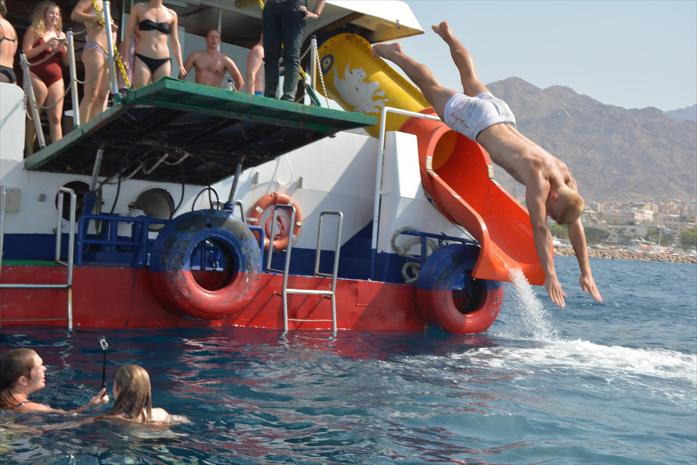 Read Sea Boat Trip with Lunch or Dinner in Aqaba