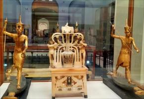 Private Pyramids and Egyptian Museum Tour