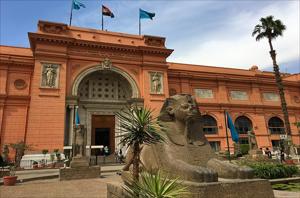 Private Pyramids and Egyptian Museum Tour