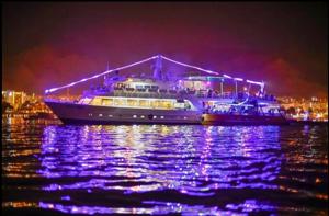 Read Sea Boat Trip with Lunch or Dinner in Aqaba