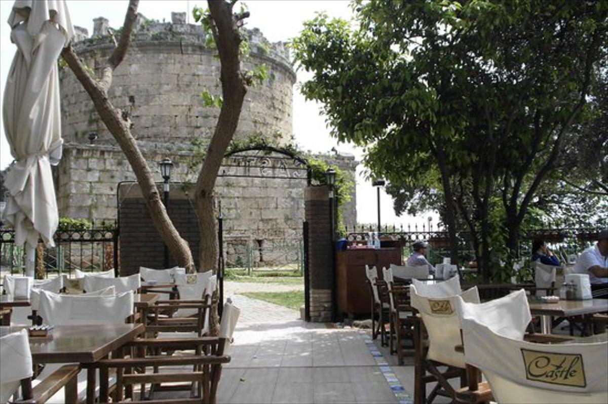 Castle Café Bar